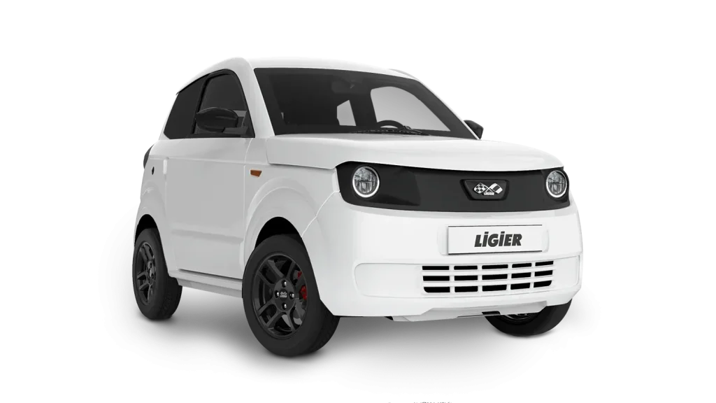 Ligier Myli MAX blanc Glacier, jantes aluminium noires, vue de trois quarts avant